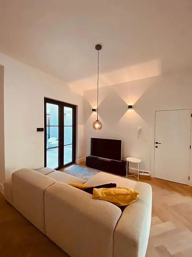 Prachtig Appartement Met Patio Op Het Zuid Antwerp Belgium